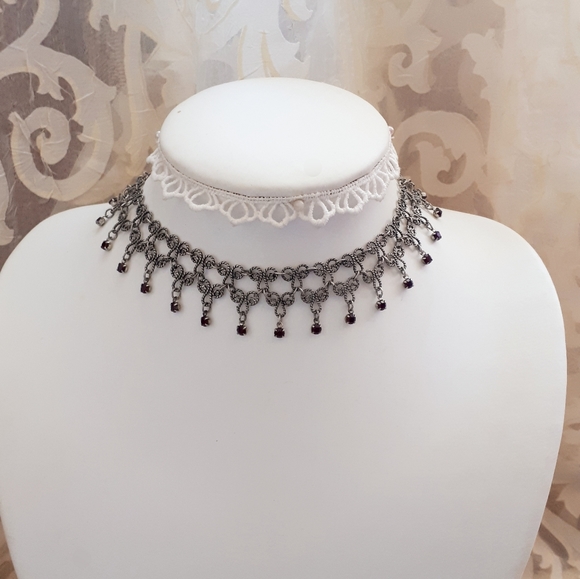 Vintage silver tone choker, short length necklace - Picture 8 of 10